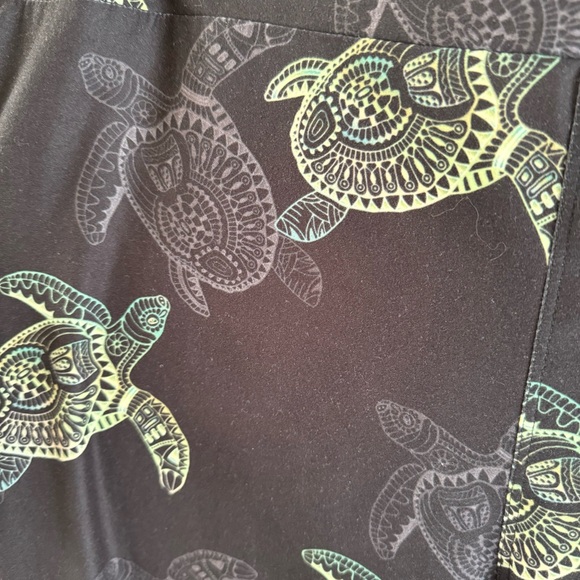 Charlie’s Project Super Soft Black and Green Mandala Print Turtle Leggings - Picture 4 of 8